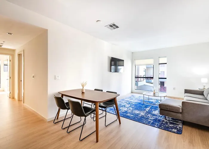 2Br Hollywood Opulent Retreat Et