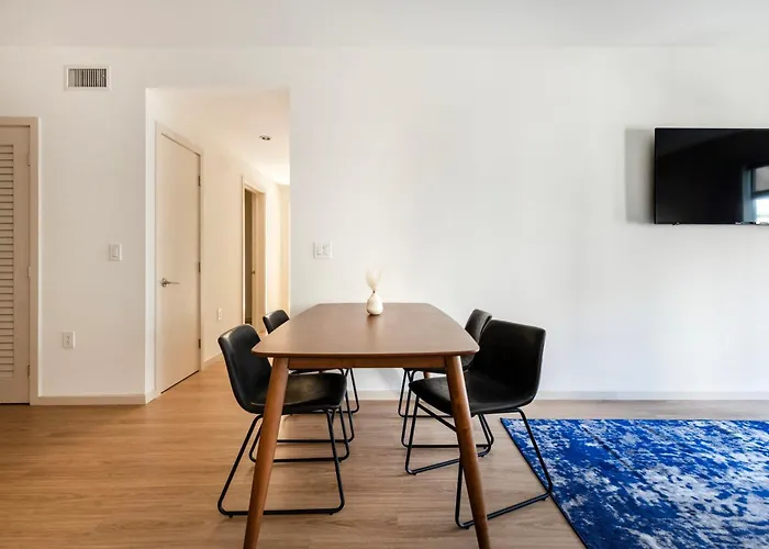2Br Hollywood Opulent Retreat Et